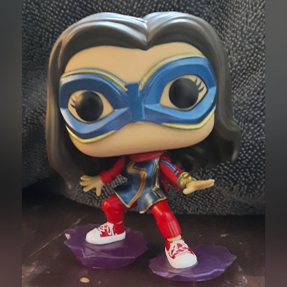 Funko POP, bobble-head figurineMs Marvel Amazon Exclusive. - Picture 3 of 6